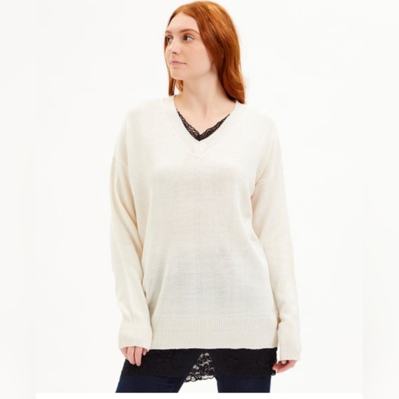 NEW White & Black Lace-Trim V-Neck Sweater M - Picture 3 of 4